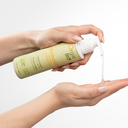 Bio Chamomile_HandShot-2.webp