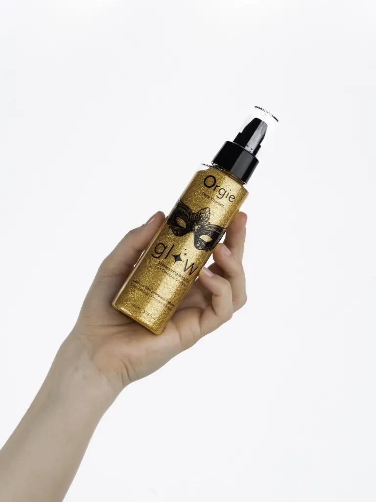 Glow Oil_HandShot2.webp